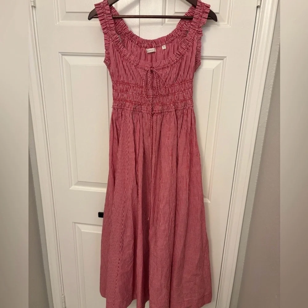 Doen Emmaretta Dress in Cerise Paris Gingham Sleeveless Smocked Midi Dress - Picture 3 of 6
